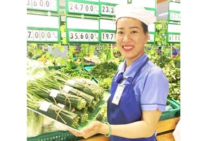 Sản phẩm bán tại Saigon Co.op được gói bằng lá chuối thay cho túi ni lông