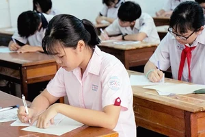 Sự cố đề khiến 6.400 học sinh thi lại môn Ngữ văn: Thí sinh lo lắng