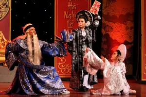 Trích đoạn Câu thơ yên ngựa với lớp diễn Xử án Thượng Dương, trong chương trình “Cải lương - Trăm năm nguồn cội”