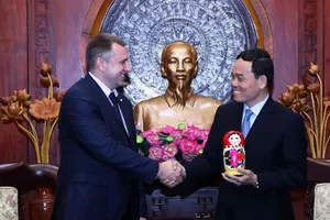 Ông Trần Lưu Quang tiếp ông Andrei Platonov. Ảnh: XUÂN TRUNG/TTXVN