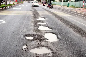 Bình Định: QL1D tiếp tục hư hỏng nghiêm trọng