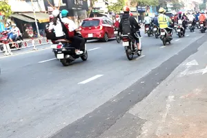 Tái lập mặt đường sơ sài không đảm bảo an toàn giao thông