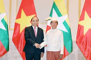 Thủ tướng Nguyễn Xuân Phúc hội kiến Tổng thống Myanmar U Win Myint. Ảnh: TTXVN