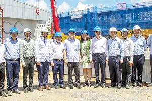 Công trình SECC Giai đoạn 2 lắp đặt nhịp kèo thép đầu tiên