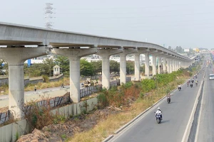 Đoạn đi trên cao của tuyến metro Bến Thành - Suối Tiên. Ảnh: QUỐC HÙNG