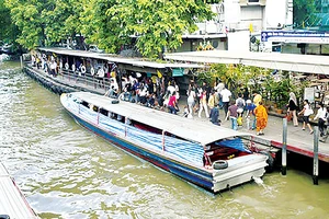 Một bến tàu thủy ở Bangkok