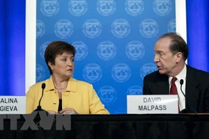 Tổng Giám đốc IMF Kristalina Georgieva (trái) và Chủ tịch WB David Malpas. Ảnh: TTXVN