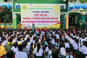 Tuyên truyền pháp luật cho học sinh để giúp trẻ tránh nguy cơ bị xâm hại. Ảnh chụp tháng 1-2021