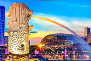 Merlion, sinh vật kết hợp biểu tượng của cá và sư tử, một biểu tượng của đất nước Singapore