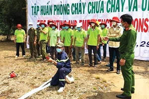 Cảnh sát PCCC và Cứu hộ cứu nạn - Công an tỉnh Long An tập huấn PCCC và ứng cứu sự cố cho lực lượng tại chỗ tại dự án Khu Công nghệ Môi trường xanh (Long An)