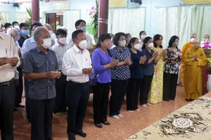 Lãnh đạo TPHCM thắp hương tưởng niệm 35 năm ngày viên tịch của Ni trưởng Huỳnh Liên, Đệ nhất Trưởng Ni giới Hệ phái Khất sĩ Việt Nam