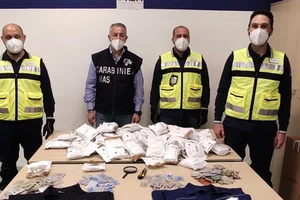 Thu giữ dược phẩm và thiết bị y tế giả trong một chiến dịch truy quét của INTERPOL