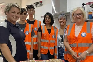 Các tình nguyện viên của St Vincent de Paul. Ảnh: SBS
