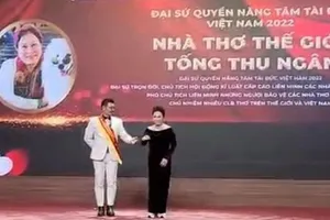 Phạt 75 triệu đối với công ty tổ chức vinh danh "nhà thơ thế giới"