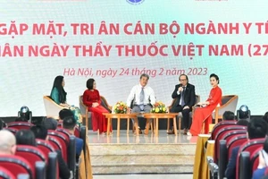 Các đại biểu ngành y tế tham gia giao lưu tại buổi gặp mặt tri ân