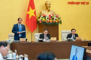 Phó Chủ tịch Quốc hội Trần Quang Phương phát biểu tại phiên họp