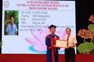 Quận 1: Tuyên dương khen thưởng gần 500 giáo viên và học sinh có thành tích xuất sắc