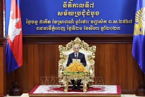 Quốc Vương Norodom Sihamoni chủ trì, đọc thông điệp chào mừng tại phiên khai mạc kỳ họp. Ảnh: TTXVN