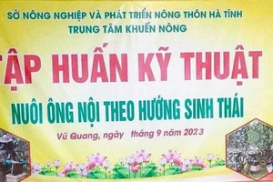 Làm rõ tấm phông có in chữ "nuôi ông nội theo hướng sinh thái" gây xôn xao mạng xã hội 