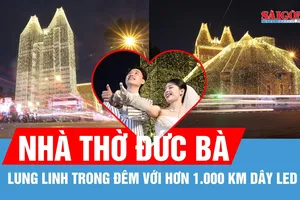 Nhà thờ Đức Bà lung linh về đêm, trở thành "điểm hẹn ngọt ngào" mùa Giáng sinh