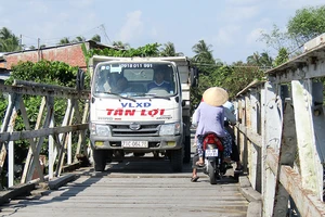 Nguy hiểm rình rập trên cầu