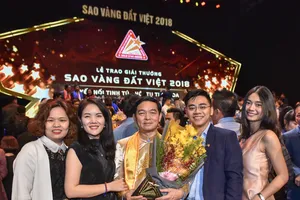 Ông Lê Viết Hải, Chủ tịch HĐQT – Tổng Giám đốc Công ty CP Tập đoàn Xây dựng Hòa Bình nhận giải thưởng Sao Vàng Đất Việt 2018
