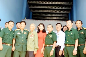 Theo xuân lên biên giới