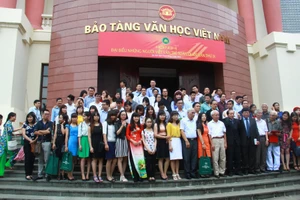 Nhà văn trẻ - vào hội để làm gì?