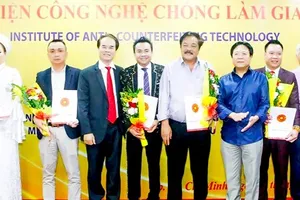 Mua bán danh hiệu ảo