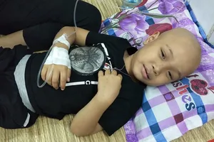 Cháu bé 5 tuổi bỗng dưng bị mù