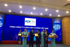 Tổng công ty Cảng hàng không Việt Nam – CTCP (ACV) nhận chứng nhận đạt "Top 10 Doanh nghiệp có năng lực quản trị tài chính tốt nhất ngành hạ tầng trên sàn chứng khoán Việt Nam năm 2018"