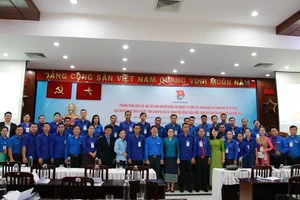 Các đại biểu chụp hình lưu niệm. Ảnh: hochiminhciy.gov.vn