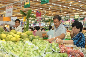 Theo tiêu chuẩn mới, các loại trái cây vừa phải an toàn vừa đạt độ trưởng thành mới được đưa vào kinh doanh tại siêu thị Co.opmart 