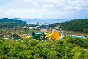 Toàn cảnh Aquatopia Water Park.