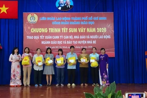 Mang hương xuân đến với trường ngoại thành