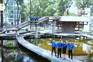 Một hình ảnh trong MV “45 mùa hoa rực rỡ tên Người”