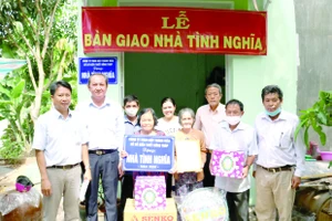 Lễ bàn giao nhà tình nghĩa cho gia đình người có công với Cách mạng tại TP Cao Lãnh, Đồng Tháp