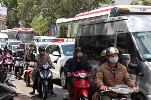 Giao thông ngày lễ - Nơi thoáng, chỗ tắc 