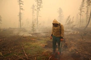 Sau trận hỏa hoạn ở Yakutia, Nga ngày 17-7. Ảnh: Reuters