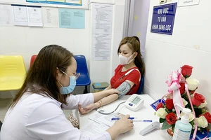 Nỗ lực bao phủ vaccine xuyên Tết