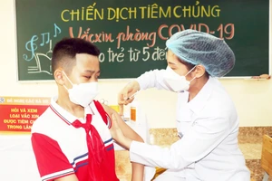 Tiêm vaccine Covid-19 cho học sinh lớp 6 tại Quảng Ninh