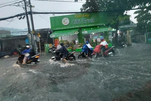 TPHCM: Mưa to, gây ngập trên diện rộng 