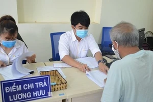 Chi trả lương hưu, trợ cấp tháng 1 và 2 cùng một đợt để người dân đón tết