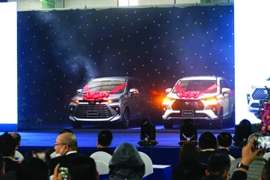 Toyota Việt Nam chính thức xuất xưởng mẫu xe Veloz Cross và Avanza Premio