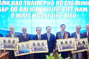 TPHCM trân trọng những đóng góp quý báu của cộng đồng kiều bào