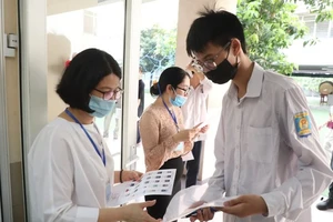 Cấm mang máy ghi âm, ghi hình vào phòng thi