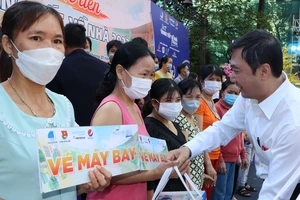 Thanh niên công nhân khó khăn được bay miễn phí về quê đón tết cùng gia đình