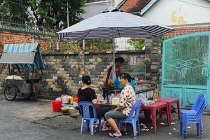 Hẻm bị lấn chiếm