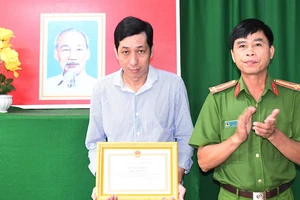 Trà Vinh: Khen thưởng người dân dũng cảm cứu người đuối nước