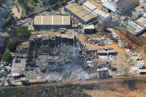 Hiện trường vụ nổ nhà máy luyện kim tại bang Sao Paulo, Brazil, ngày 1-9-2023. Ảnh: AFP/TTXVN